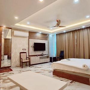 Deluxe King Suite